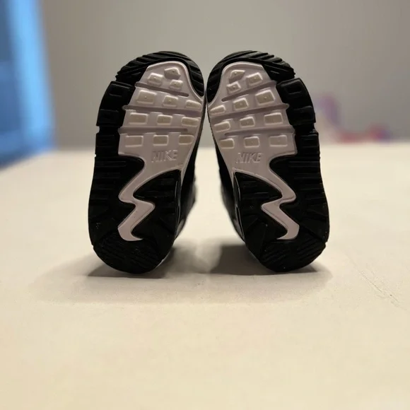 NIKE AIR MAX Toddler sneakers size 6c - Picture 5 of 9